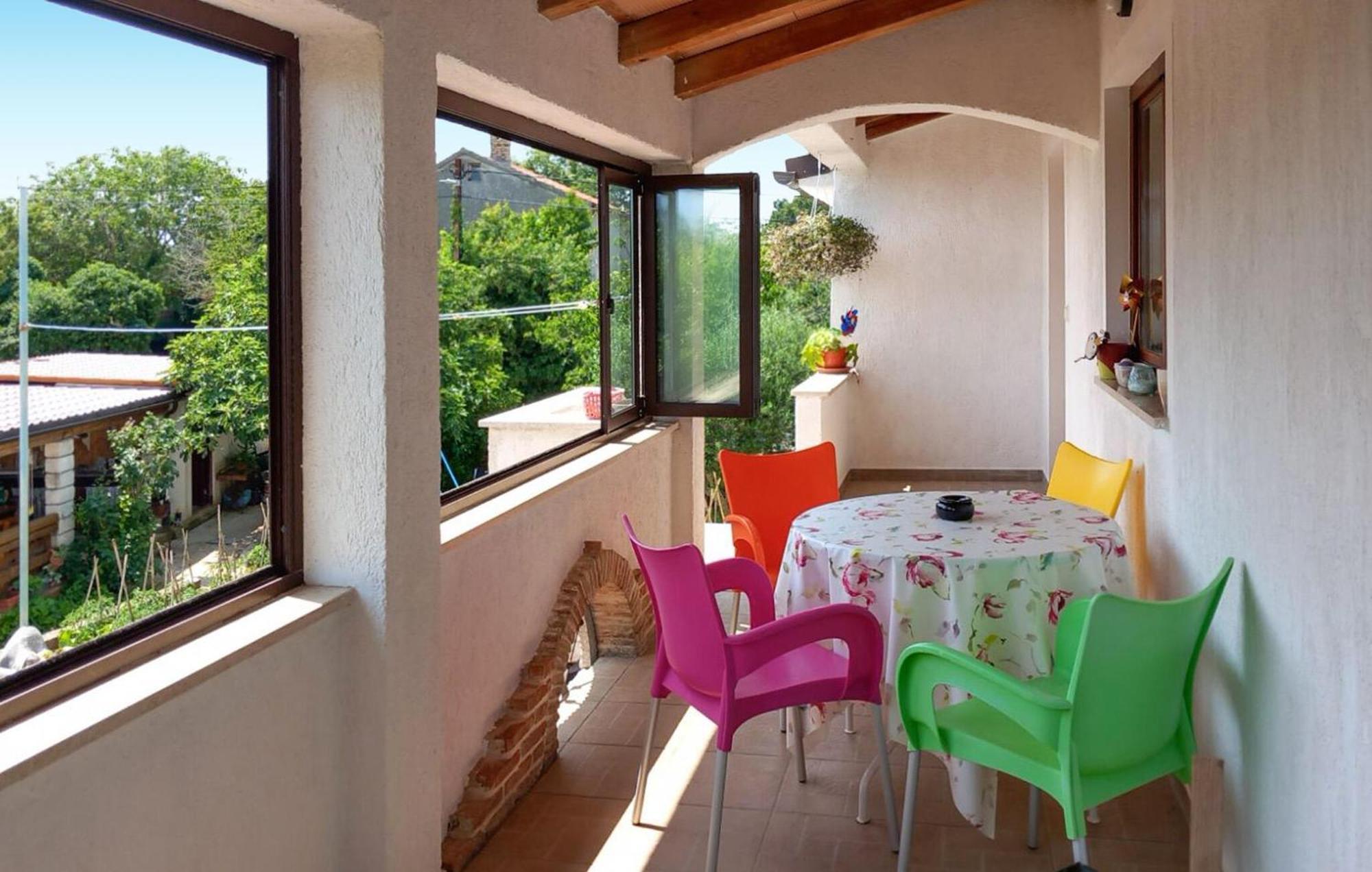 Gorgeous In With Kitchen Apartment *